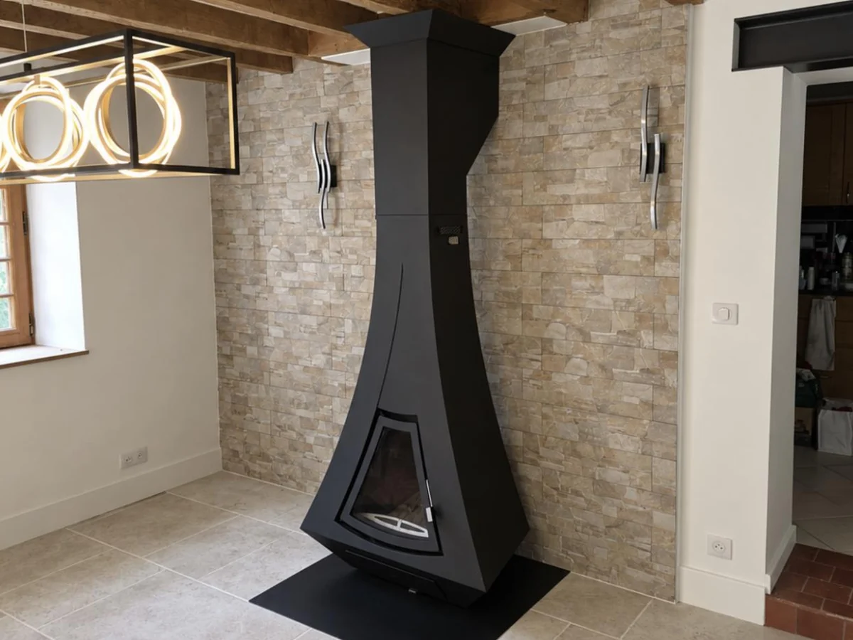 Poêle à bois design : réalisation Cheminées Garcia